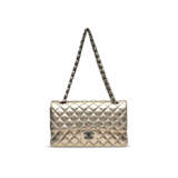 A METALLIC GOLD QUILTED LAMBSKIN LEATHER MEDIUM CLASSIC DOUBLE FLAP BAG WITH BLACK HARDWARE - photo 5