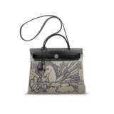 A LIMITED EDITION BLEU INDIGO PEGASUS POP CANVAS & BLACK VACHE HUNTER LEATHER HERBAG ZIP 31 WITH PALLADIUM HARDWARE - Foto 1