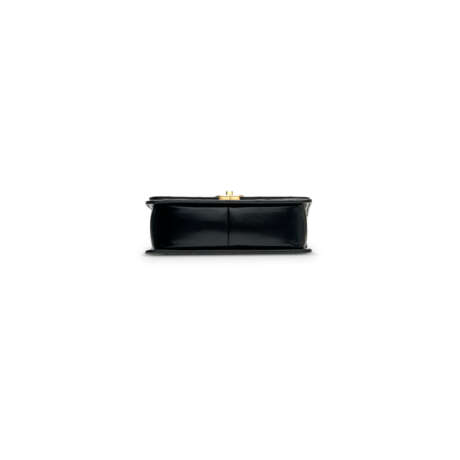 A BLACK QUILTED CALFSKIN LEATHER FLAG BAG WITH GOLD HARDWARE - Foto 4