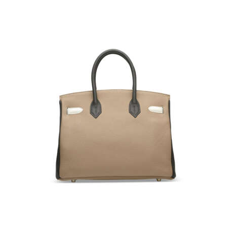 A LIMITED EDITION TRI-COLOR GRIS TOURTERELLE, WHITE & GRAPHITE CLÉMENCE LEATHER BIRKIN 30 WITH PALLADIUM HARDWARE - Foto 3