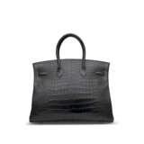 A MATTE GRAPHITE POROSUS CROCODILE BIRKIN 35 WITH PALLADIUM HARDWARE - Foto 3