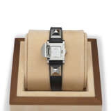 A BLACK EPSOM LEATHER MÉDOR WATCH - фото 1