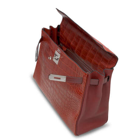 A LIMITED EDITION ROUGE H ALLIGATOR, CALF BOX & CLÉMENCE LEATHER RETOURNÉ KELLY 32 WITH PALLADIUM HARDWARE - photo 6
