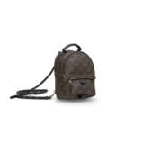 A CLASSIC MONOGRAM CANVAS PALM SPRINGS MINI BACKPACK WITH GOLD HARDWARE - Foto 2