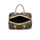 A LIMITED EDITION CLASSIC MONOGRAM CANVAS LEOPARD STEPHEN BAG WITH GOLD HARDWARE - фото 5