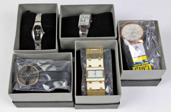 5 moderne Damen Armbanduhren - photo 1
