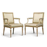 A PAIR OF GEORGE III WHITE-PAINTED AND PARCEL-GILT ARMCHAIRS - фото 2