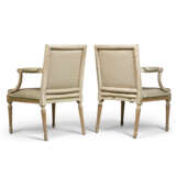 A PAIR OF GEORGE III WHITE-PAINTED AND PARCEL-GILT ARMCHAIRS - фото 4