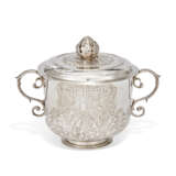 A CHARLES II SILVER PORRINGER AND COVER - фото 2