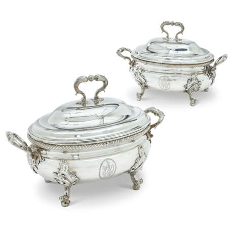 A GEORGE II SILVER SOUP TUREEN AND COVER AND A GEORGE III SOUP TUREEN AND COVER, EN SUITE - photo 1