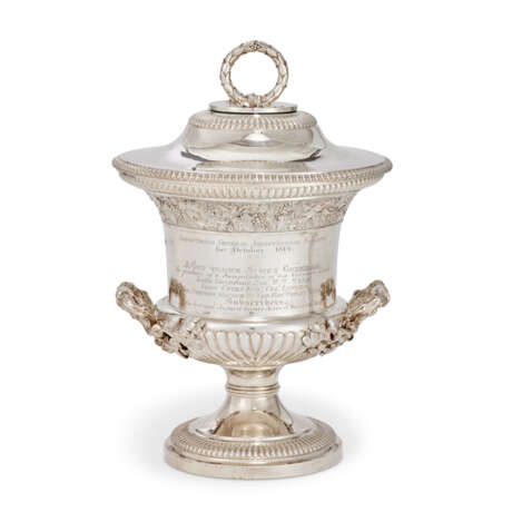 A GEORGE III SILVER CUP AND COVER - Foto 1