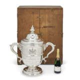 A MASSIVE EDWARD VIII SILVER CUP AND COVER - фото 2