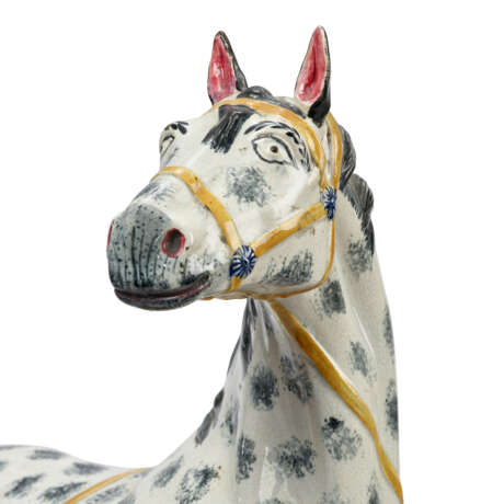 A LEEDS PEARLWARE MODEL OF A HORSE - фото 5