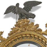 A PAIR OF REGENCY GILTWOOD AND EBONISED CONVEX MIRRORS - Foto 2