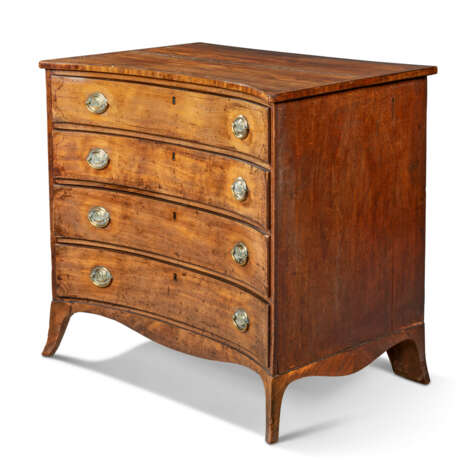 A GEORGE III MAHOGANY CONCAVE-FRONTED DRESSING CHEST - фото 4