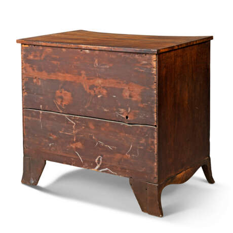 A GEORGE III MAHOGANY CONCAVE-FRONTED DRESSING CHEST - фото 5
