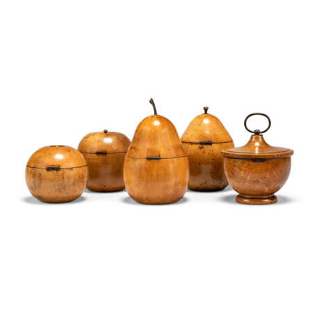 A GROUP OF FIVE ENGLISH SYCAMORE AND FRUITWOOD TEA CADDIES - фото 3