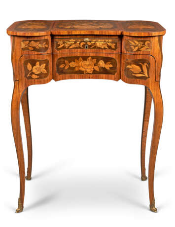 A LOUIS XV TULIPWOOD, AMARANTH, SYCAMORE AND FRUITWOOD MARQUETRY AND JAPANNED TABLE D'ACCOUCHER - фото 1