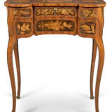 A LOUIS XV TULIPWOOD, AMARANTH, SYCAMORE AND FRUITWOOD MARQUETRY AND JAPANNED TABLE D'ACCOUCHER - Foto 1