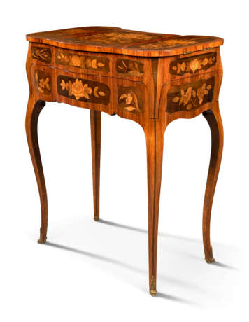 A LOUIS XV TULIPWOOD, AMARANTH, SYCAMORE AND FRUITWOOD MARQUETRY AND JAPANNED TABLE D'ACCOUCHER - Foto 6