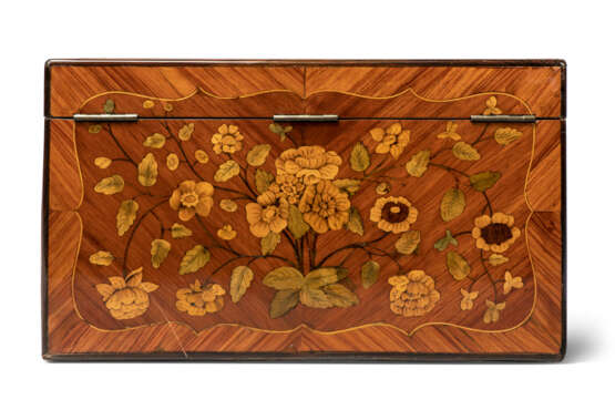 A LOUIS XV BRASS-MOUNTED KINGWOOD, TULIPWOOD, ROSEWOOD AND MARQUETRY STRONGBOX - photo 4