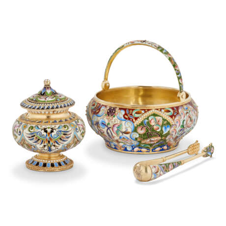 A CLOISONNÉ ENAMEL SILVER-GILT SUGAR BASKET WITH TONGS AND COVERED BOWL - photo 1