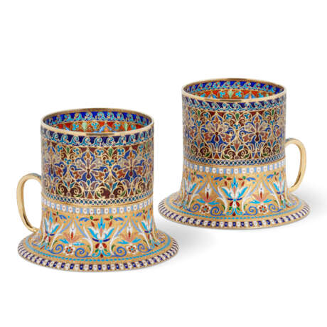 A GROUP OF CLOISONNÉ, GUILLOCHÉ AND PLIQUE-À-JOUR ENAMEL SILVER-GILT GLASS-HOLDERS, CUP AND SAUCER AND NAPKIN RINGS - фото 2
