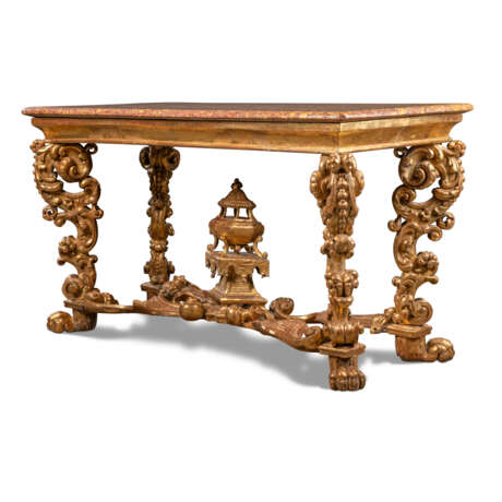 A SOUTH ITALIAN GILTWOOD CONSOLE TABLE - Foto 1