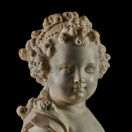 A PAIR OF CARVED MARBLE ALLEGORICAL FIGURES OF A BOY AND GIRL - Foto 6