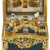 A GEORGE III GOLD-MOUNTED HARDSTONE NECESSAIRE - Foto 2