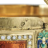 A LOUIS XVI ENAMELLED GOLD SNUFF-BOX - Foto 4
