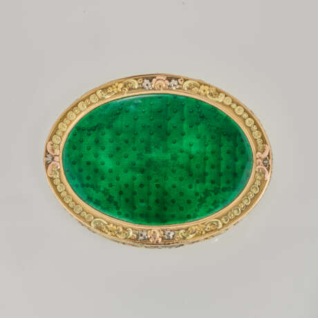 A GERMAN JEWELLED AND ENAMELLED GOLD SNUFF-BOX - фото 2