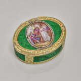A GERMAN JEWELLED AND ENAMELLED GOLD SNUFF-BOX - фото 4