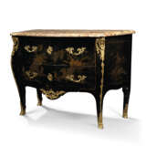 A LOUIS XV ORMOLU-MOUNTED JAPANNED COMMODE - photo 2