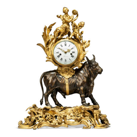 A LARGE ORMOLU AND PATINATED BRONZE CLOCK - фото 1