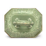 A FRENCH ORMOLU-MOUNTED CHINESE CELADON PORCELAIN TUREEN - photo 4
