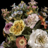 A MONUMENTAL MEISSEN PORCELAIN FLOWER-ENCRUSTED VASE AND COVER EMBLEMATIC OF SPRING - фото 3