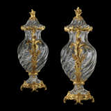 A LARGE PAIR OF FRENCH ORMOLU-MOUNTED MOULDED CRYSTAL VASES AND COVERS - фото 4