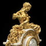 A FINE FRENCH ORMOLU AND WHITE MARBLE THREE-PIECE CLOCK GARNITURE - фото 3