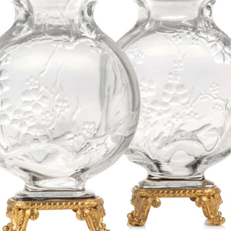 A PAIR OF FRENCH ORMOLU-MOUNTED CUT CRYSTAL VASES - фото 2