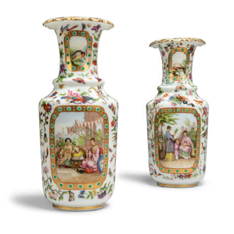 A PAIR OF FRENCH OPALINE GLASS 'JEWELLED' VASES - фото 1
