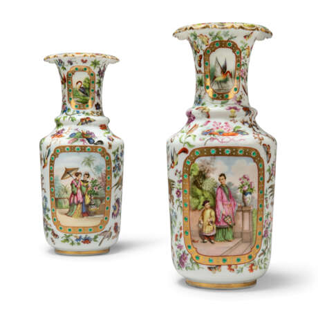 A PAIR OF FRENCH OPALINE GLASS 'JEWELLED' VASES - фото 3
