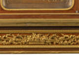 A FINE FRENCH ORMOLU AND JAPANESE LACQUER-MOUNTED MAHOGANY AND BURR-AMBOYNA BONHEUR DU JOUR - photo 3