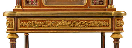 A FINE FRENCH ORMOLU AND JAPANESE LACQUER-MOUNTED MAHOGANY AND BURR-AMBOYNA BONHEUR DU JOUR - фото 3