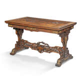 A FRENCH 'JAPONISME' GILT-BRASS-MOUNTED AND MOTHER-OF-PEARL-INLAID STAINED BEECH AND ROSEWOOD LIBRARY TABLE - Foto 5
