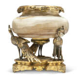 A FRENCH ORMOLU, PATINATED AND SILVERED-BRONZE MOUNTED ONYX JARDINIERE - фото 3