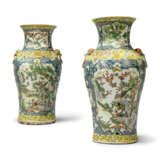 A PAIR OF CHINESE PORCELAIN VASES MOUNTED AS TABLE LAMPS - фото 5