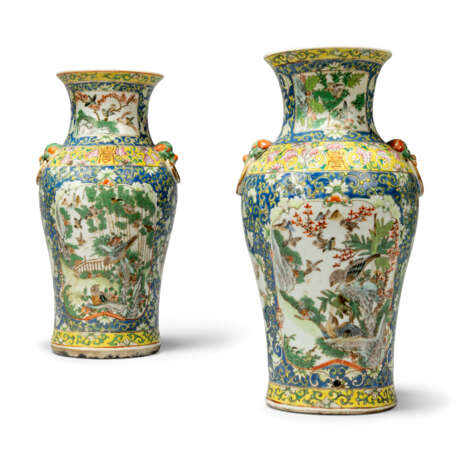 A PAIR OF CHINESE PORCELAIN VASES MOUNTED AS TABLE LAMPS - фото 5