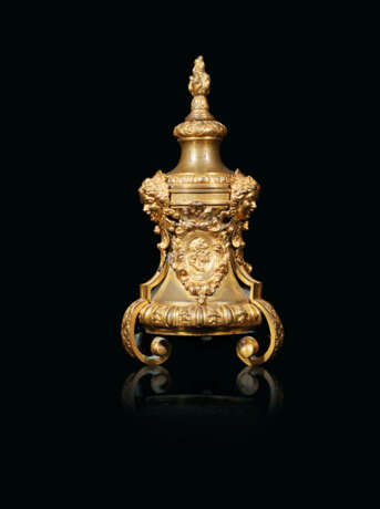 A PAIR OF LOUIS XIV ORMOLU CHENETS - photo 2