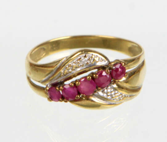 Rubin Ring mit Brillant - Gelbgold 333 - photo 1